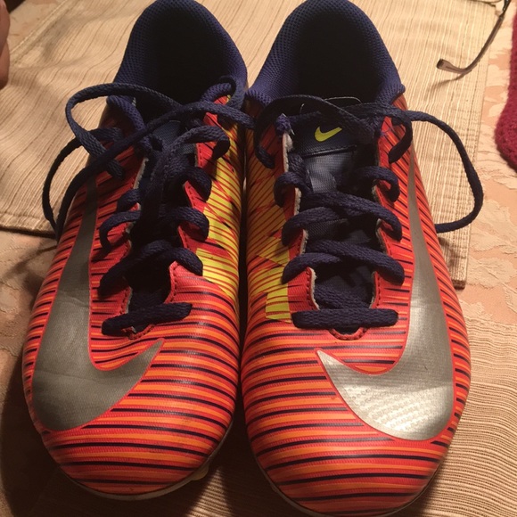 Athletic shoes - youth soccer cleats - Picture 8 of 8